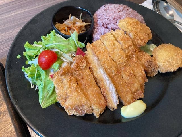 鉄板ステーキ&馬しゃぶ 二巴 - サブ画像1