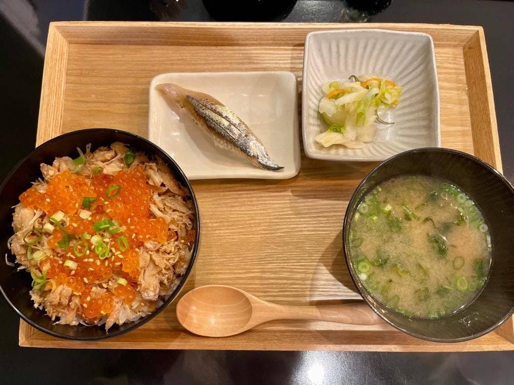STANDING SUSHI BAR 縁戸 女満別空港店