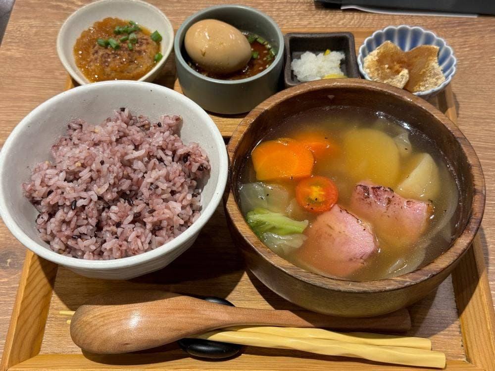 ごはんすすむ 横浜ポルタ店