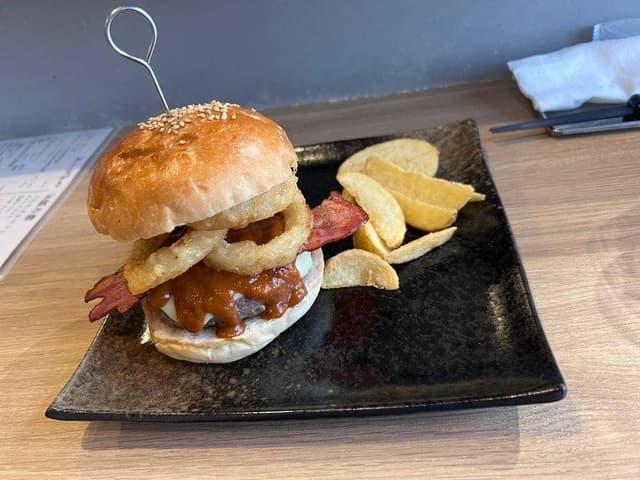 バーガーバル ダンディ たまプラーザ - サブ画像1