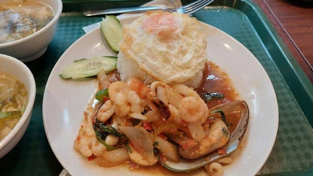 新宿西口ガパオ食堂 - サブ画像3