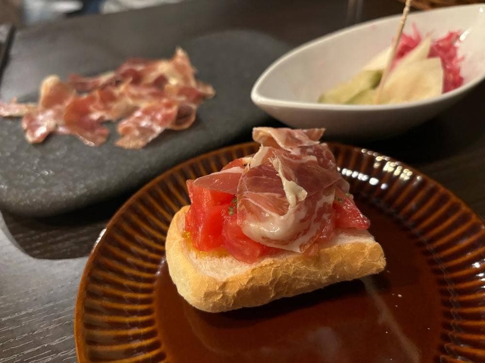 熱海 本格パエリアとステーキとワイン バルデビノス