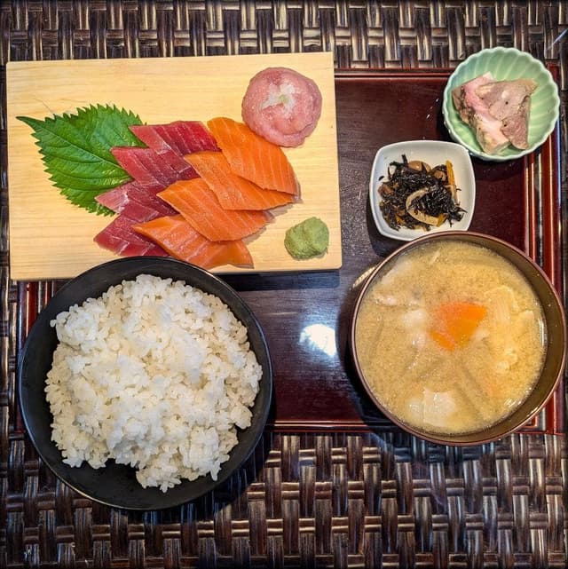 でか盛り海鮮問屋 白石店 - サブ画像1