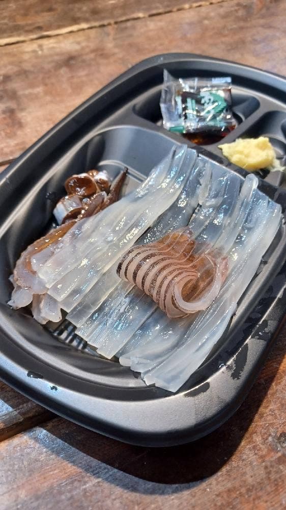 函館朝市 駅二市場 活いか釣り広場