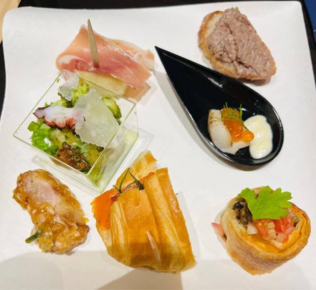 ICONIC STAGE marunouchi - サブ画像1