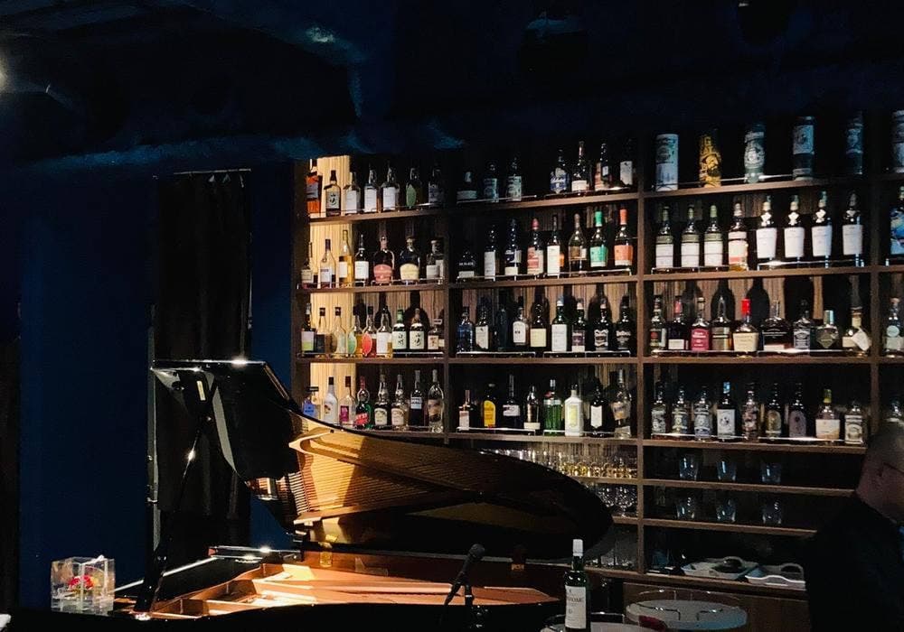 COMMON BAR PIANO PLACE