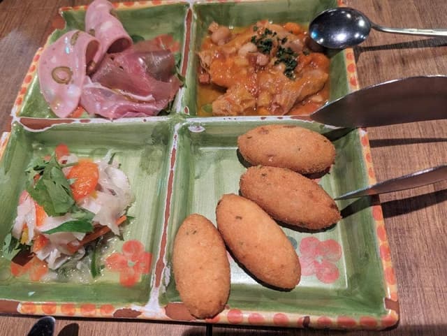 マヌエル タスカ ド ターリョ 丸の内 - サブ画像3