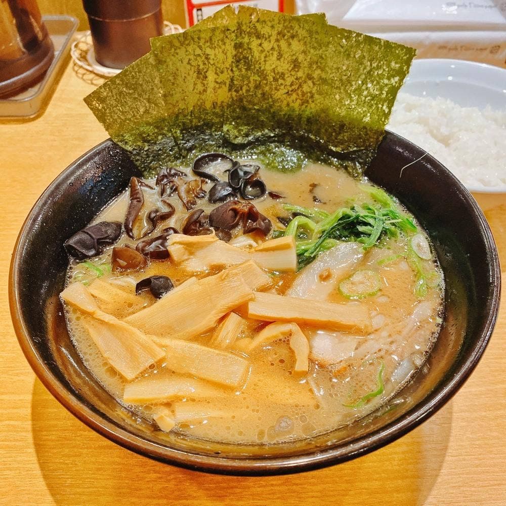 横浜家系ラーメン 銀家 戸塚影取店