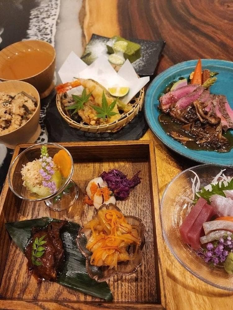 青洞窟