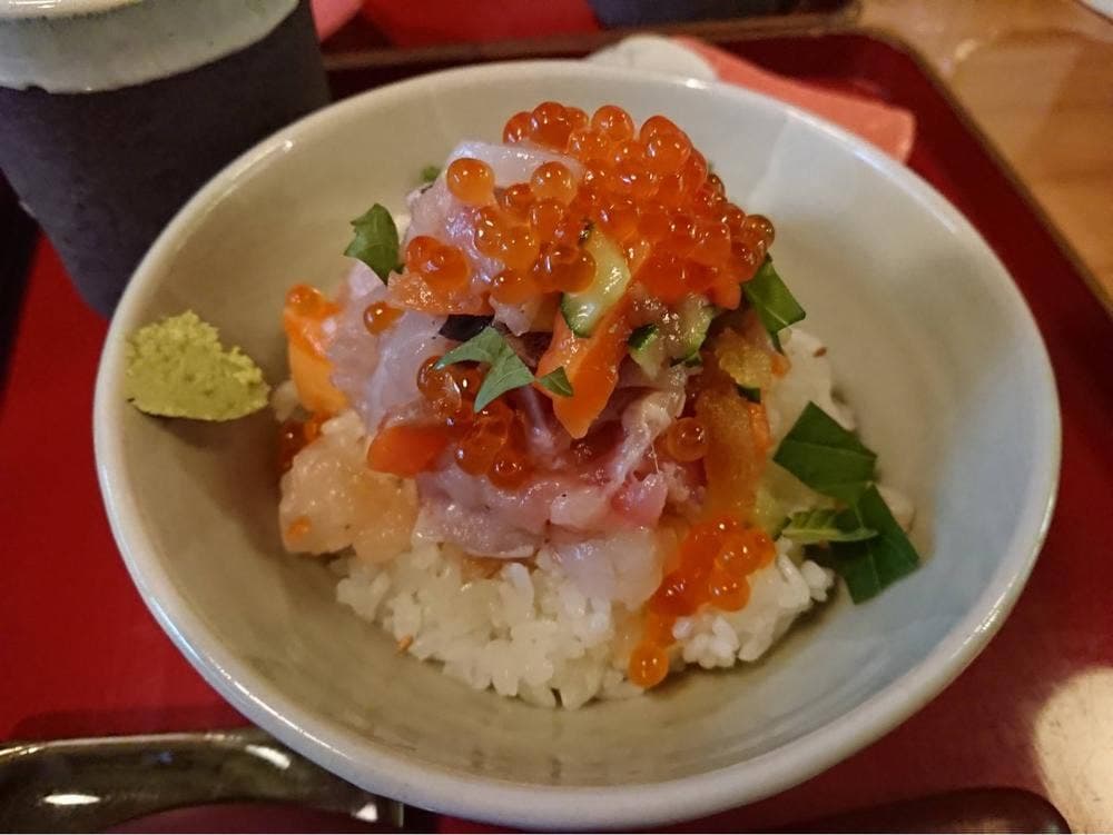 敦賀魚河岸 海鮮丼 うお吟