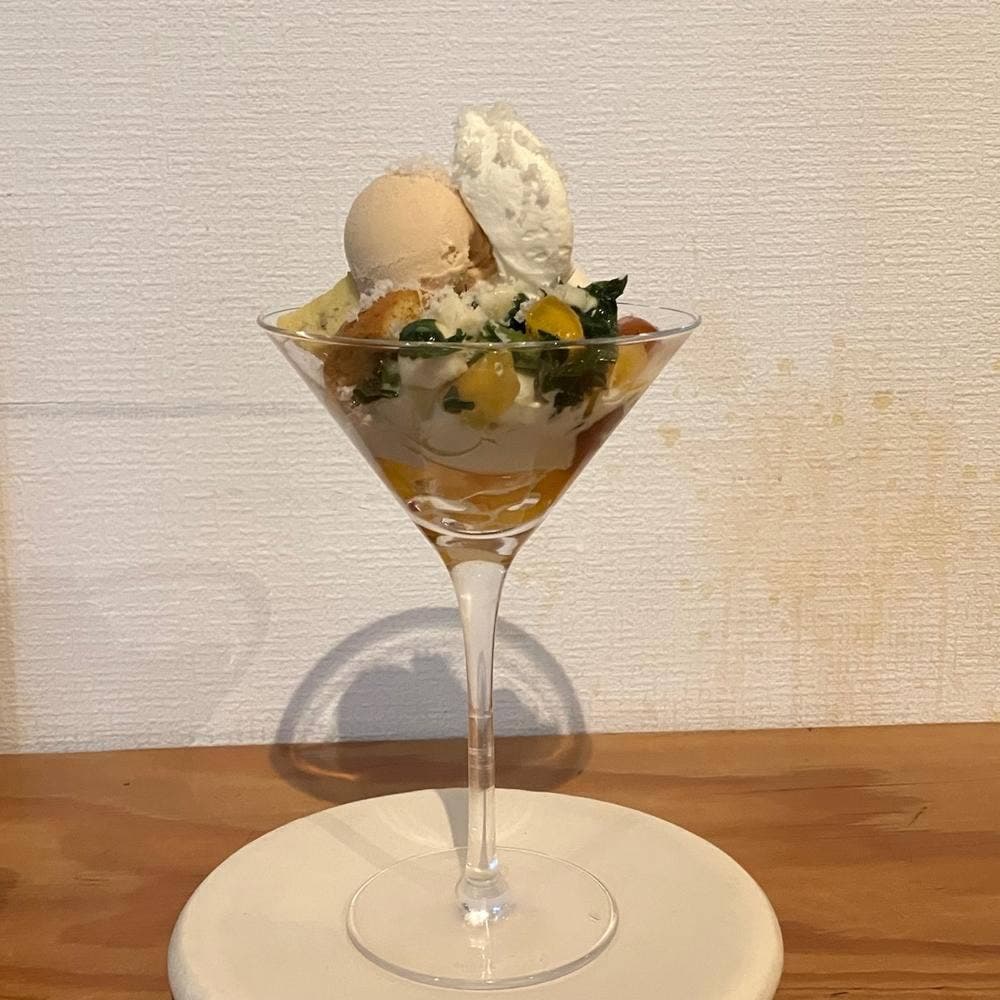 浅煎りコーヒーと自然派ワイン Typica