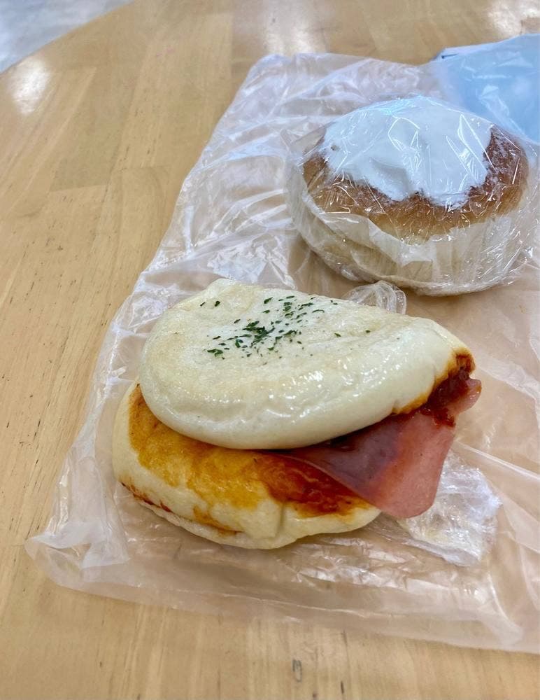 ベーカリー グランシャリオ 長都店