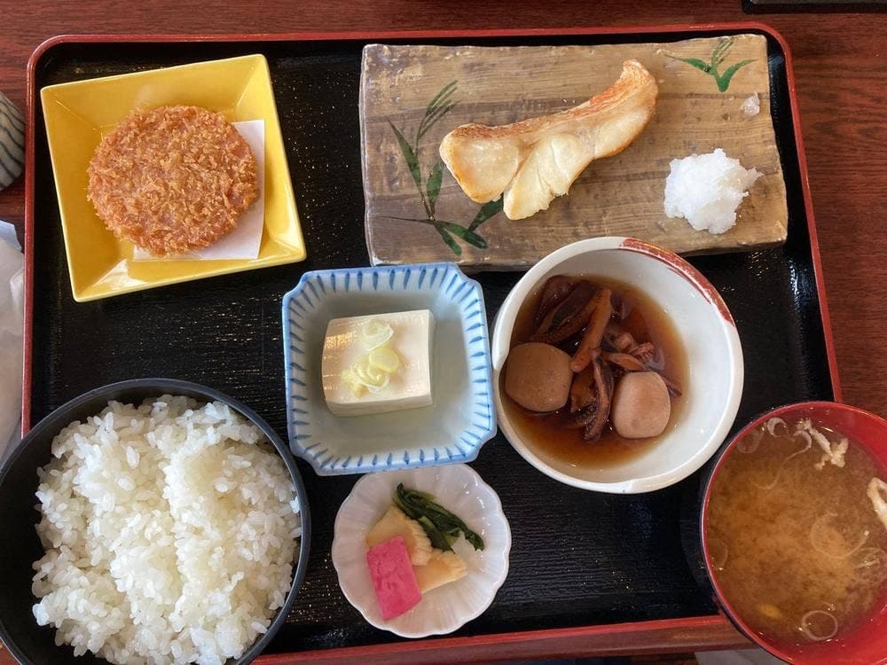 長岡市場食堂