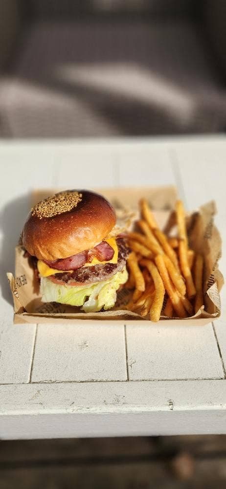 THE BEACH BURGER HOUSE - サブ画像1