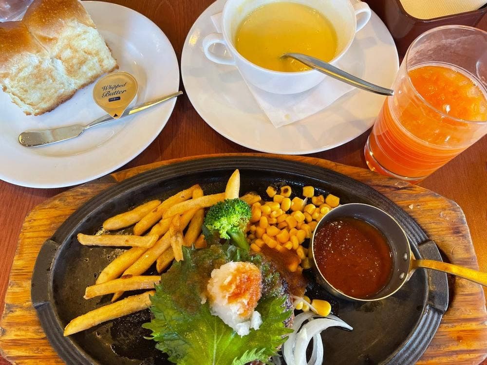 ロイヤルホスト 小平店