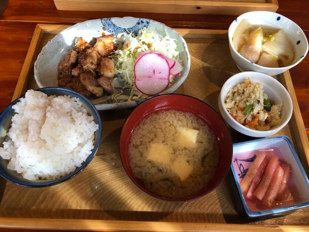 たべもんや みゃあらく