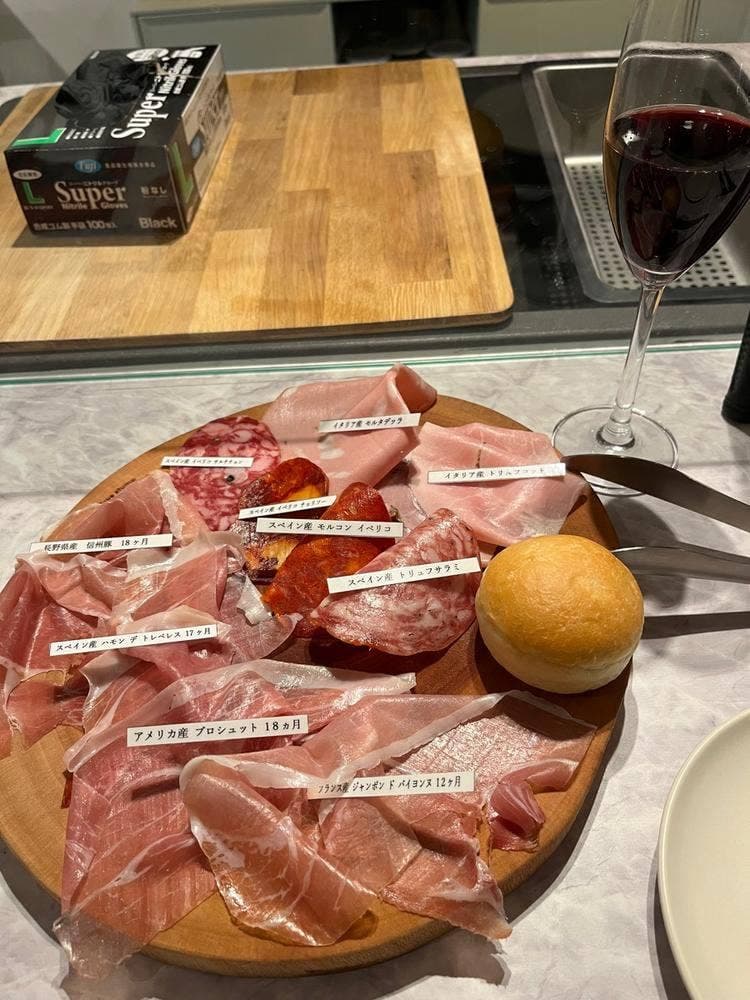 生ハムとワインの店 RACONDO