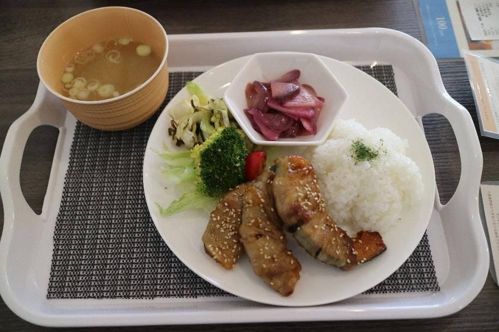 カフェ でこぼこぽてと