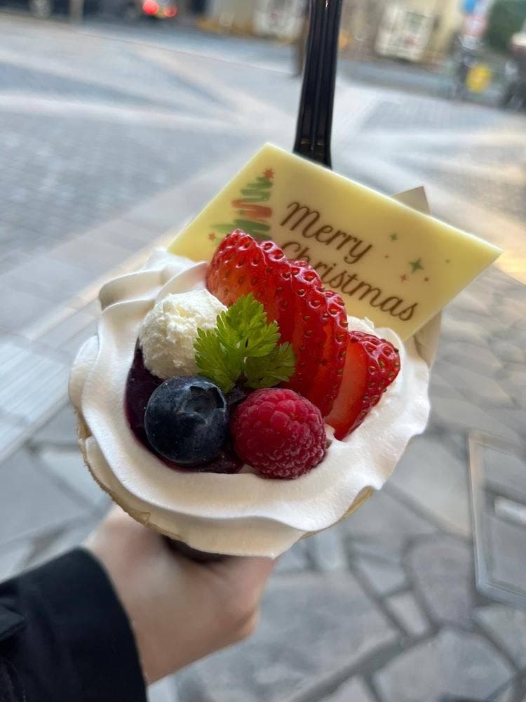SHE LOVES CREPE