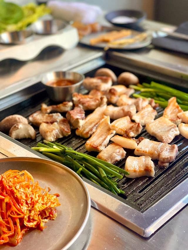 ヨプの黒豚屋 新大久保店 - サブ画像2