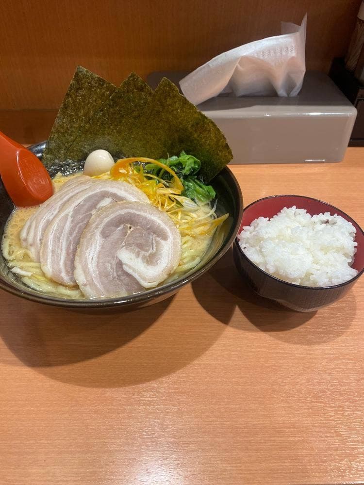 横浜家系ラーメン赤家 梅島店