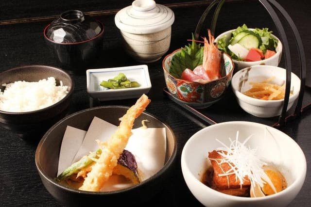 肉と魚とめん料理が充実している店 なにがし 一宮店 - サブ画像1