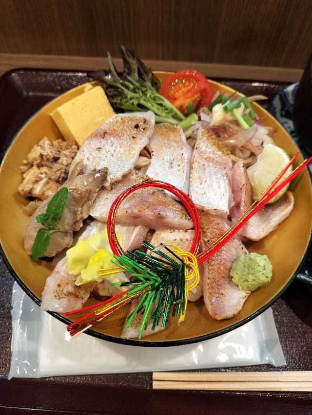 海鮮丼 ゆたか水産 - サブ画像1