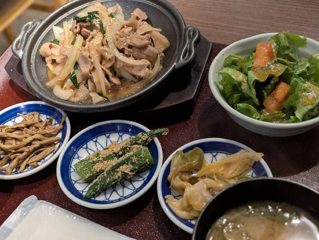 鉄なべ餃子･もつ焼き･肉刺し つる福 - サブ画像1
