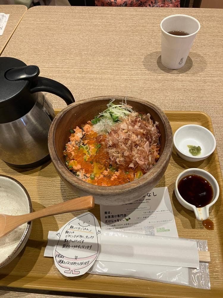 こめらく 海鮮茶漬けとおむすびと。海老名SA下り店