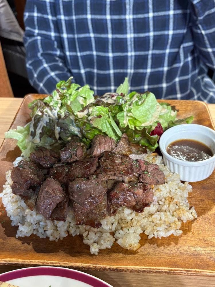 GOLD STEAK HOUSE