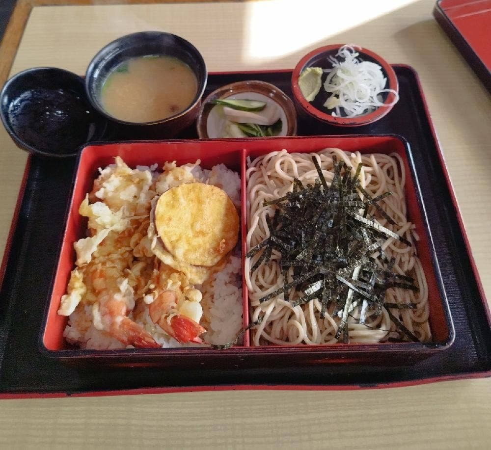 土子そば店
