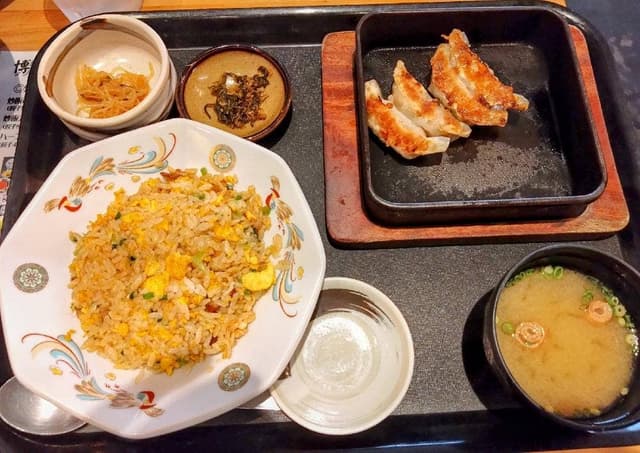 鉄なべ生餃子と博多もつ鍋 博多くろがね 本店 - サブ画像2