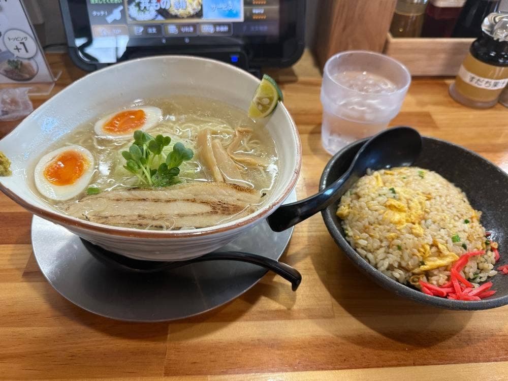 麺屋 軌跡 徳島本店