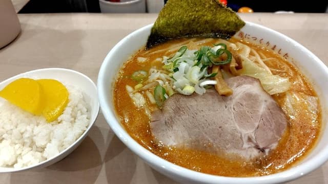 北海道ラーメン 赤レンガ 鶴見西口店 - サブ画像1