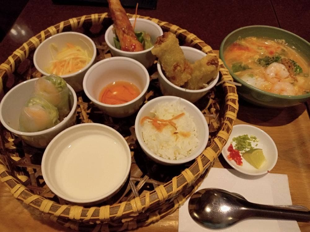 ニャーヴェトナム スパラクーア店