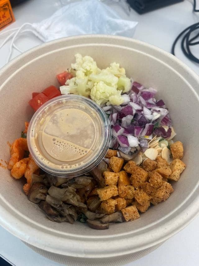 CRISP SALAD WORKS 丸ビル店 - サブ画像1