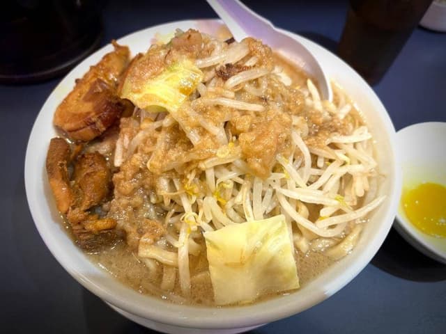 ラーメン豚に恋してる 歌舞伎町店 - サブ画像3