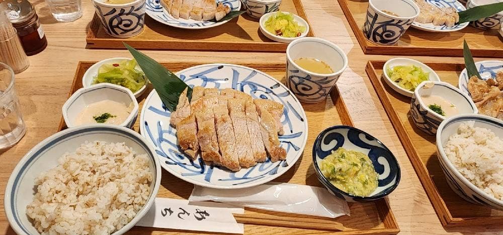 あんちすてーき とろろ麦めし 豚丸 梅田茶屋町店