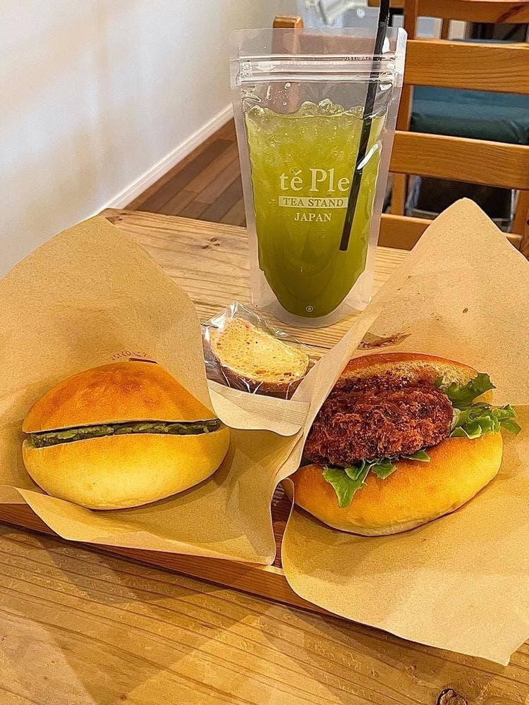 お茶とパンの店 téPle