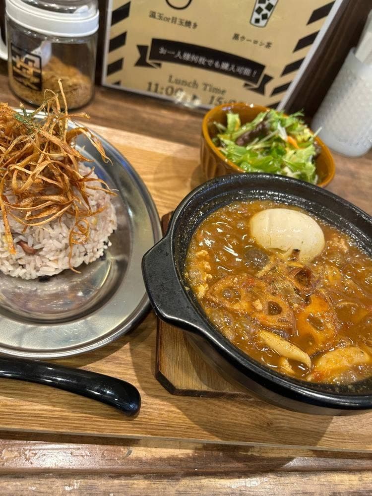 カレーとデミ カサネヤ