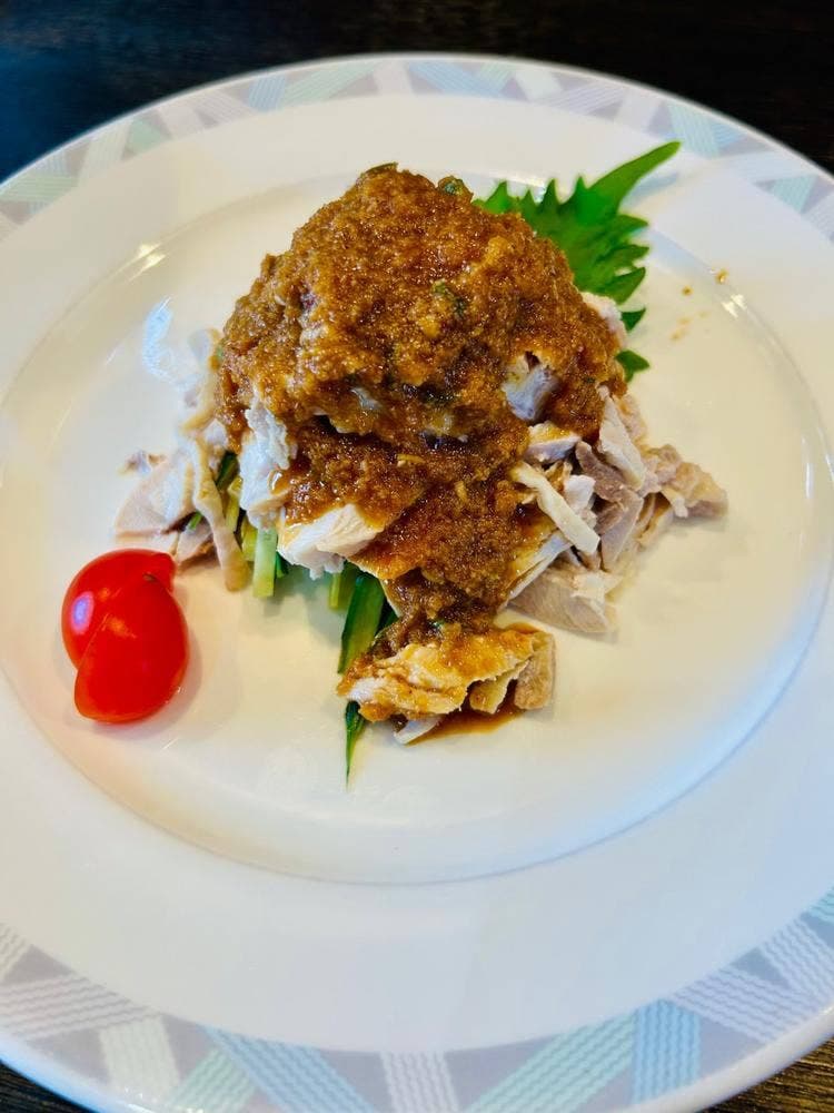 三本足 かがみ原店