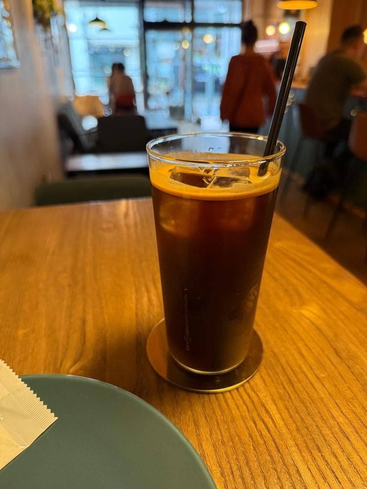 6 RACCOON CAFE SOCIETY