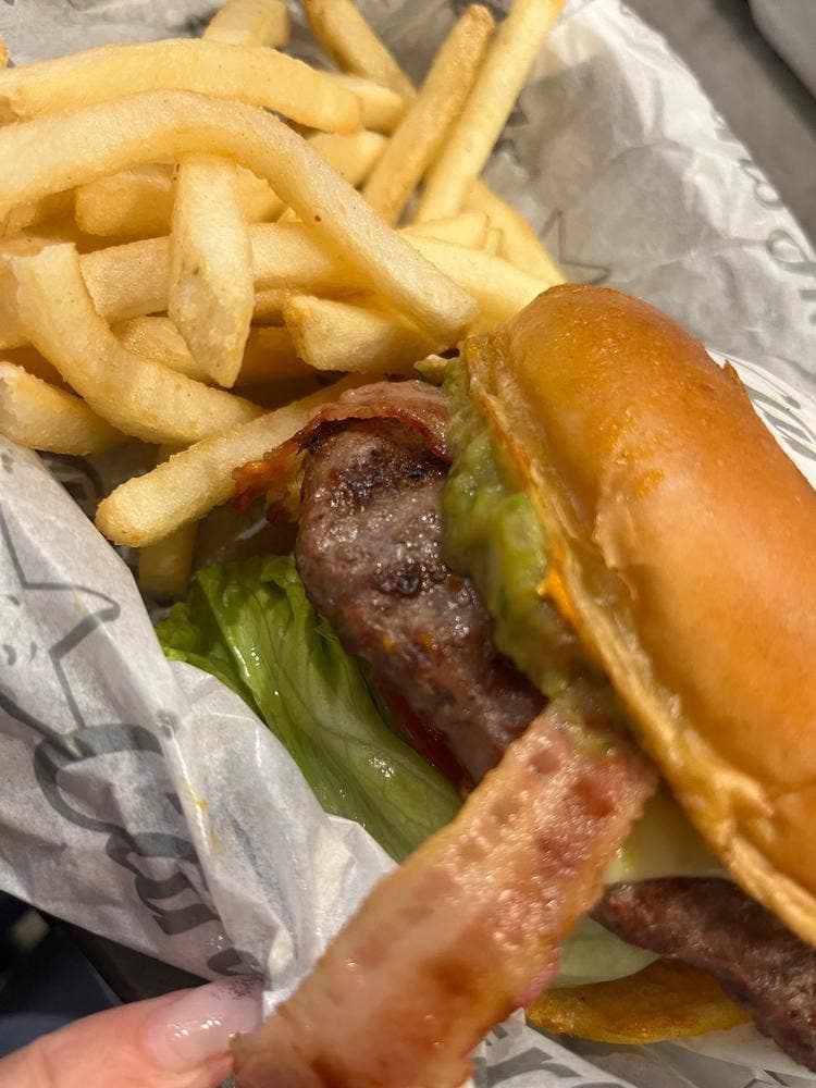 カールスジュニア 横須賀中央レストラン