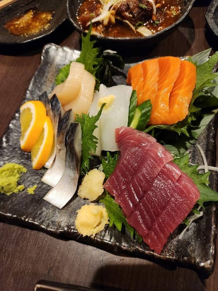 海鮮 地鶏 炭焼酒場 はまや