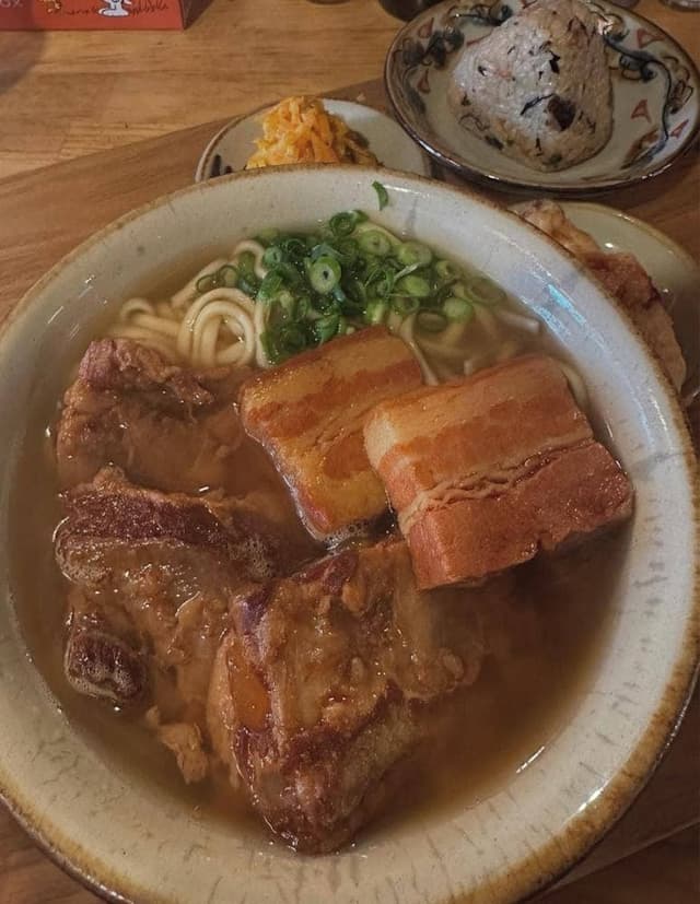 沖縄そば専門店 菊鶴そば - サブ画像1