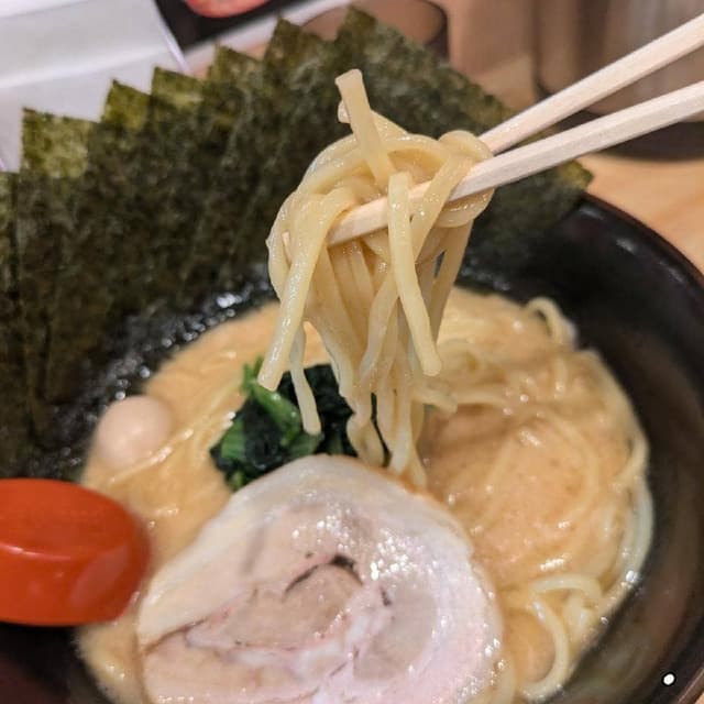横浜家系ラーメン 赤家 住吉店 - サブ画像1