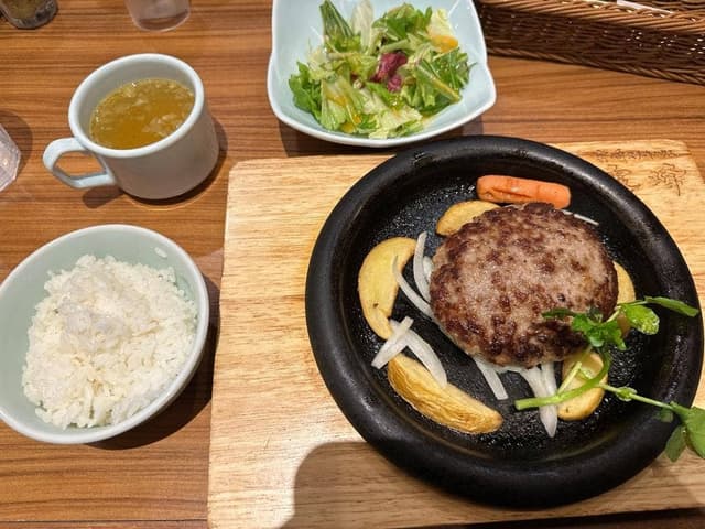 宮崎ステーキハウス 霧峰 川崎アゼリア店 - サブ画像1