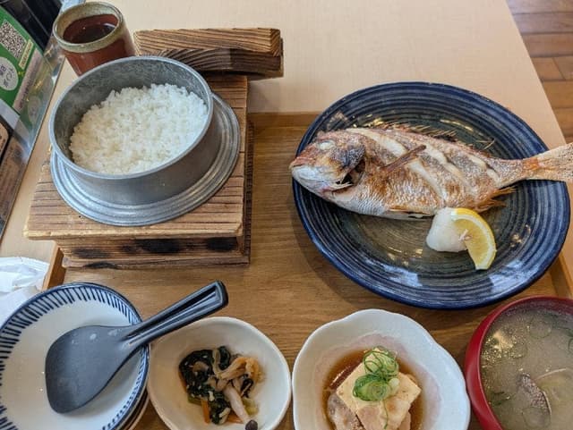 炊きたてごはん食堂 こめやさかなや フレスポジャングルパーク店 - サブ画像1