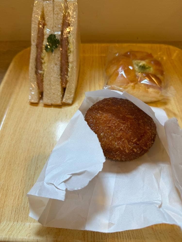 焼きたてパン プチ・トマト