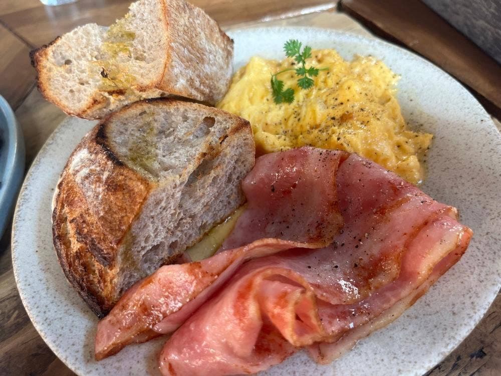 Nui. HOSTEL & BAR LOUNGE